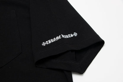 クロムハーツ サンスクリット ポケット＆ネック レタープリント Tシャツ TB02